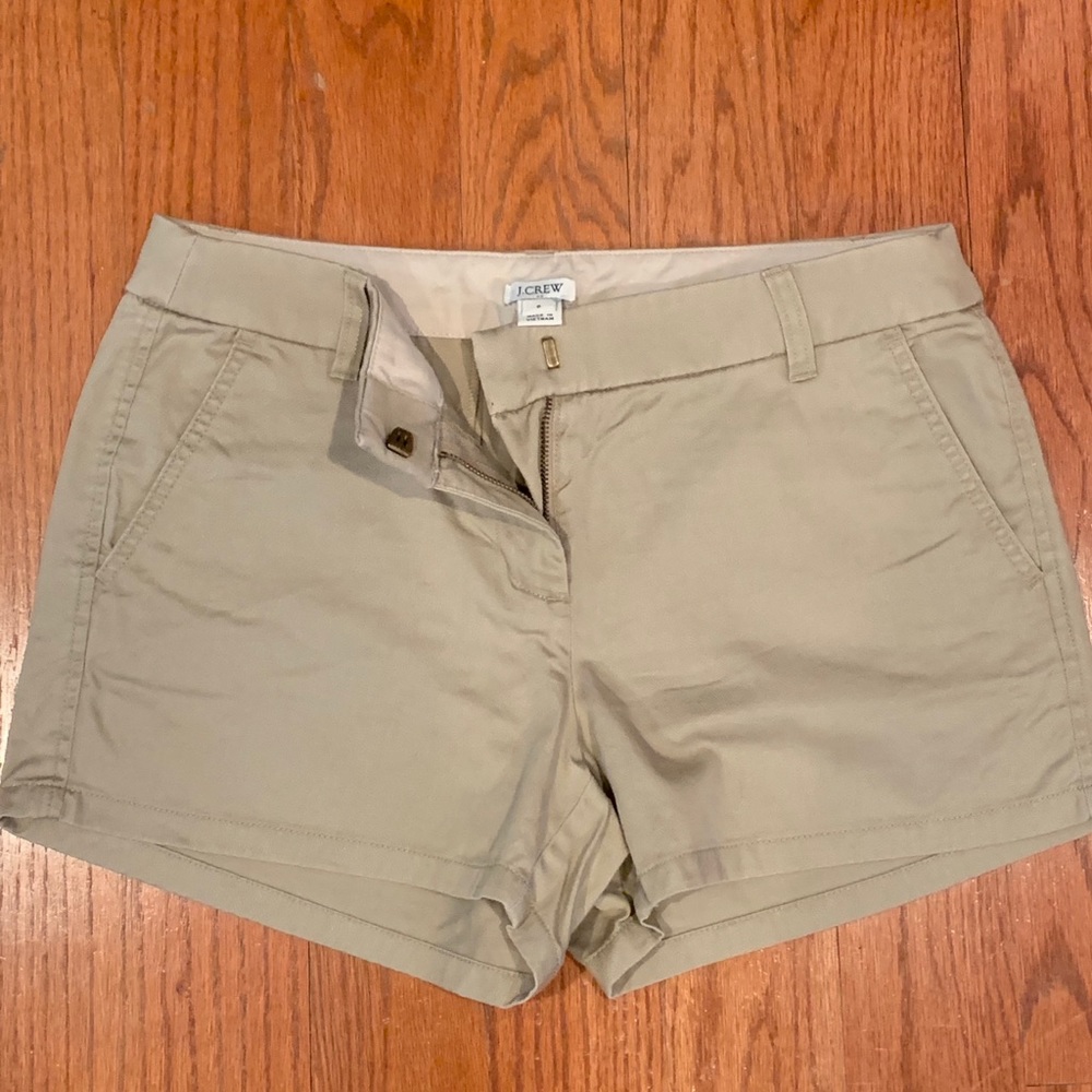 J crew khaki Bermuda shorts US 6